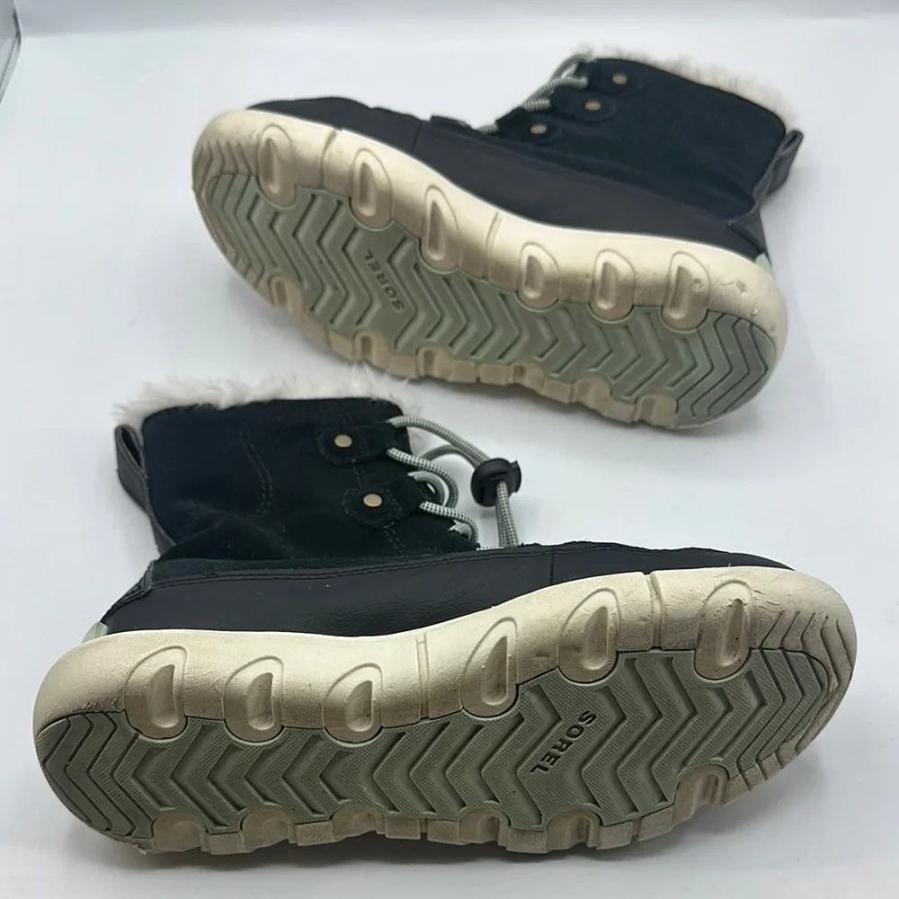Sorel Sz 4 Black and White‎ Boots with Fur Lining